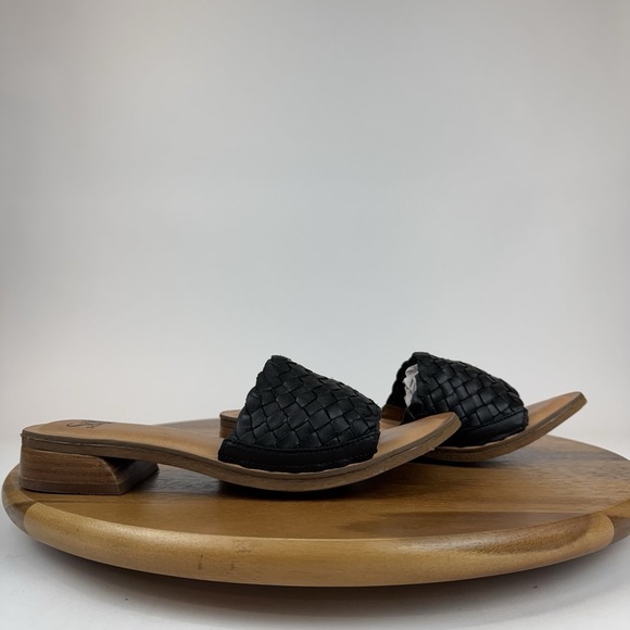 New NWOB Womens‎ Sofft Ardee Black Leather Woven Slip On Sandals Slides Size 9.5 - Picture 1 of 8